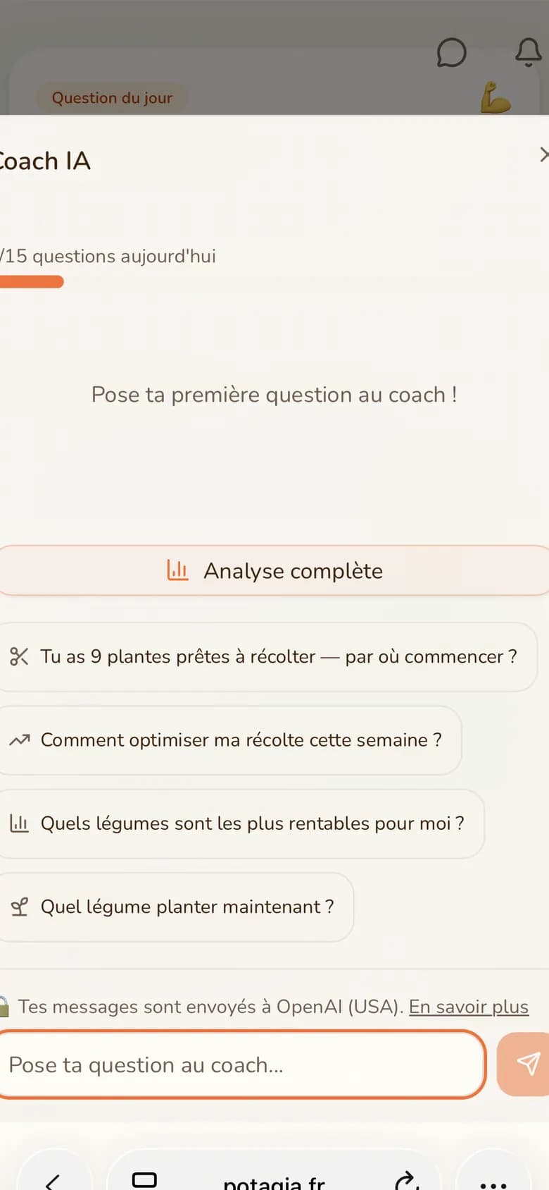 Aperçu de la conversation Coach IA sur iPhone : Potami suggère d'arroser les tomates avant 20h, l'utilisateur demande conseil pour ses courgettes.